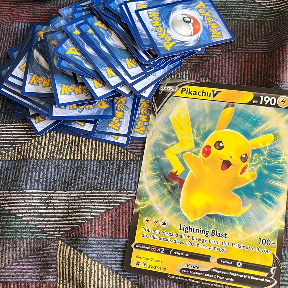 50+ Pokémon cards